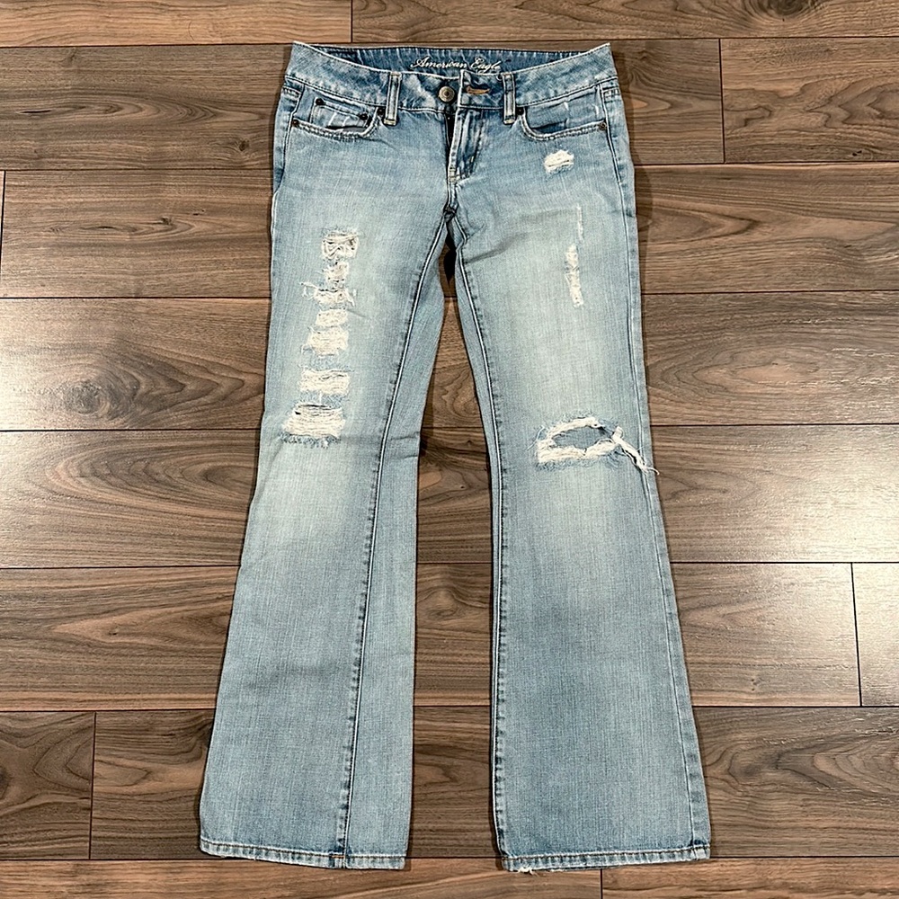 American Eagle ‘Favourite Boyfriend’ ripped jeans in light blue - Size 0